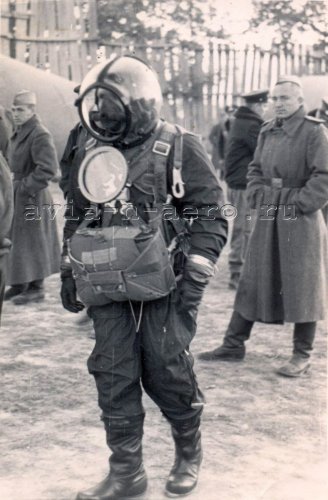 Долгов П.И. 1 ноября 1962. Перед посадкой в стратостат 'Волга'